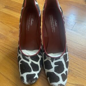 Donald J. Pliner Shoes in Black with Comfortable Sole and Stylish Design